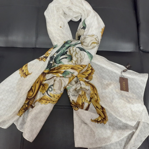 large gucci scarf